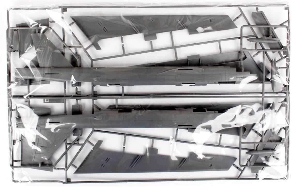 Academy 12622 1/144 Ölçek, USAF B-52H 20th BS (Buccaneers) Bombardıman Uçağı, Plastik Model Kiti