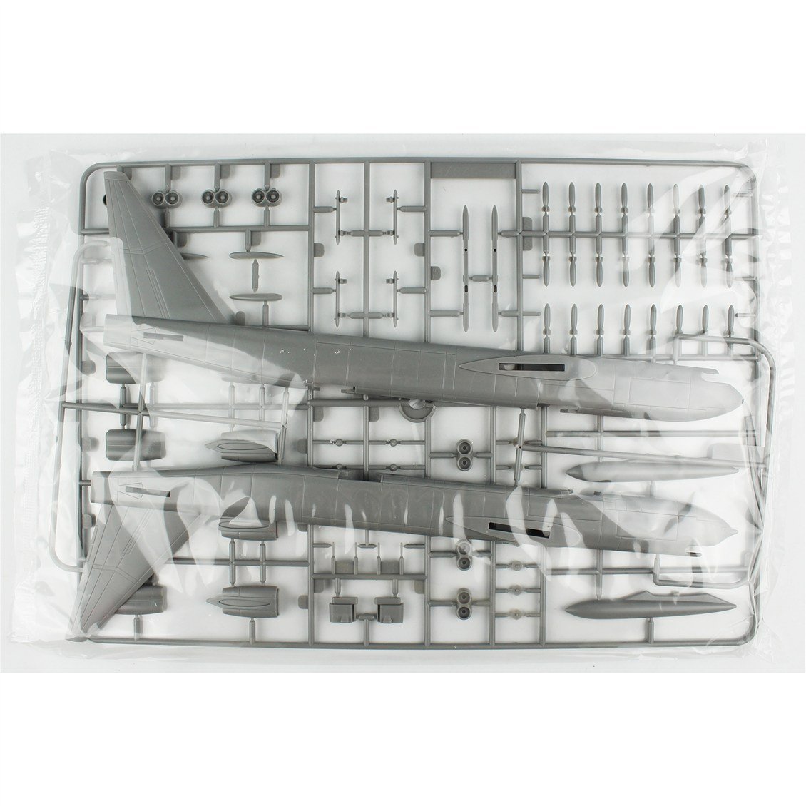 Academy 12632 1/144 B-52D Stratofortress Bombardıman Uçağı, Plastik Model Kiti
