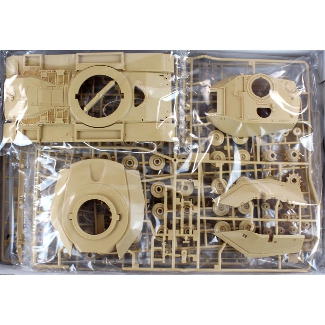 Academy 13281 1/35 Ölçek, Magach 6B Gal Batash Tankı, Plastik Model Kiti