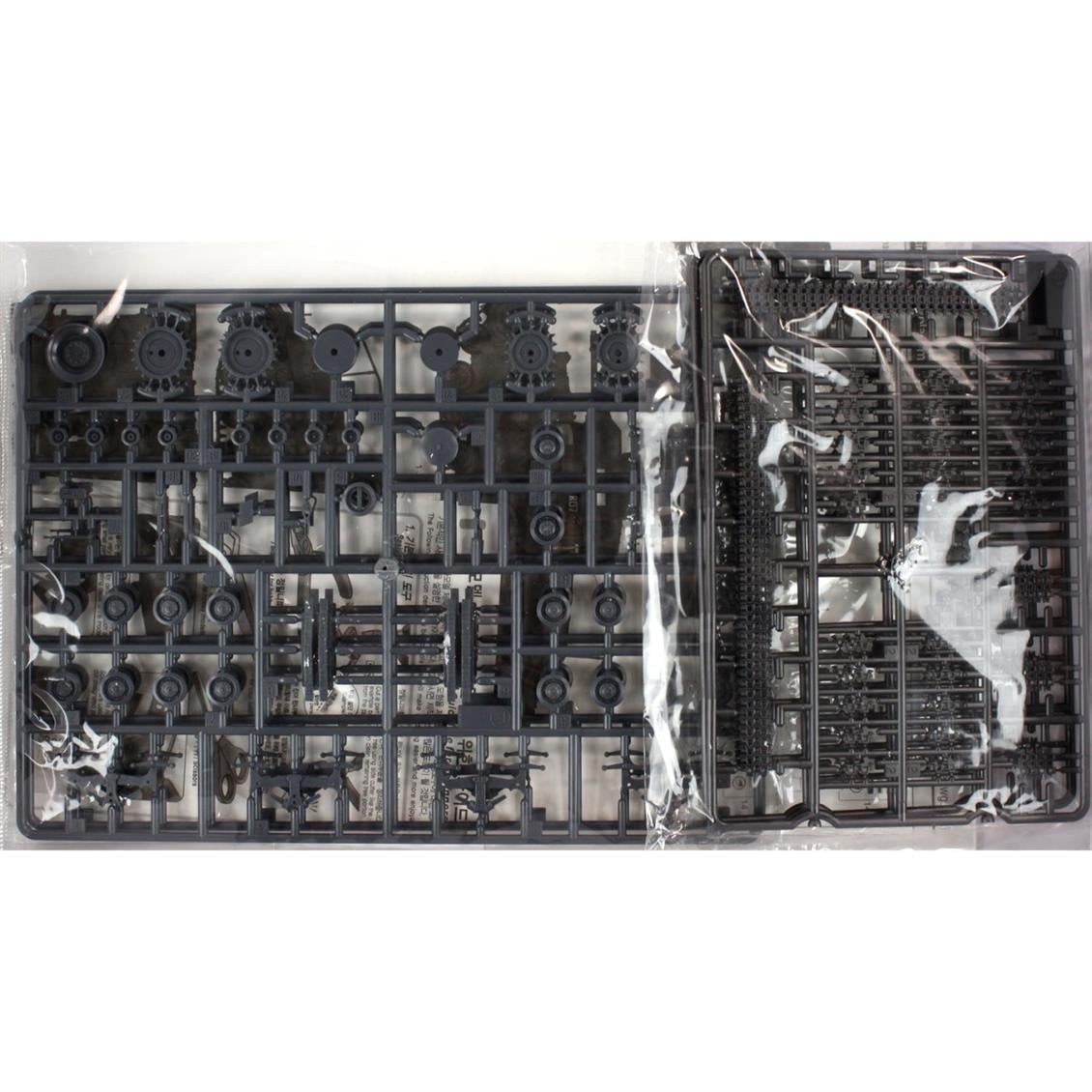 Academy 13313 1/35 Ölçek, Alman Command Pz.Bef.Wg. 35 ton Tankı, Plastik Model Kiti