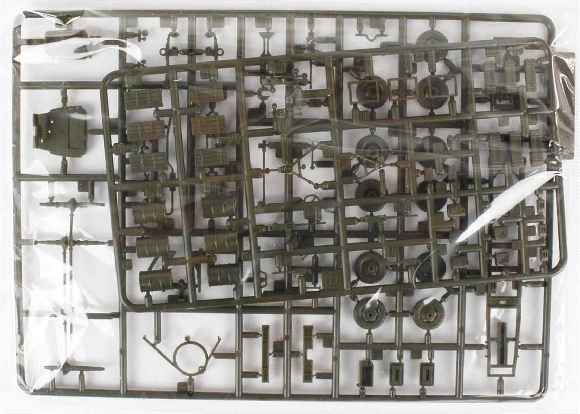 Academy 13402 1/72 Ölçek, Amerikan. 2.5 ton Kargo kamyonu ve aksesuarları Demonte, Plastik Maket Seti
