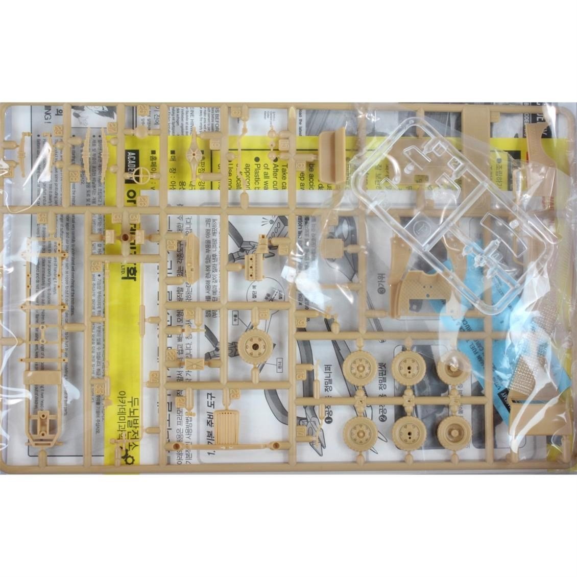 Academy 13404 1/72 Ölçek,  Alman WWII Kargo Kamyonları (Erken ve Geç Dönem) Demonte, Plastik Maket Seti