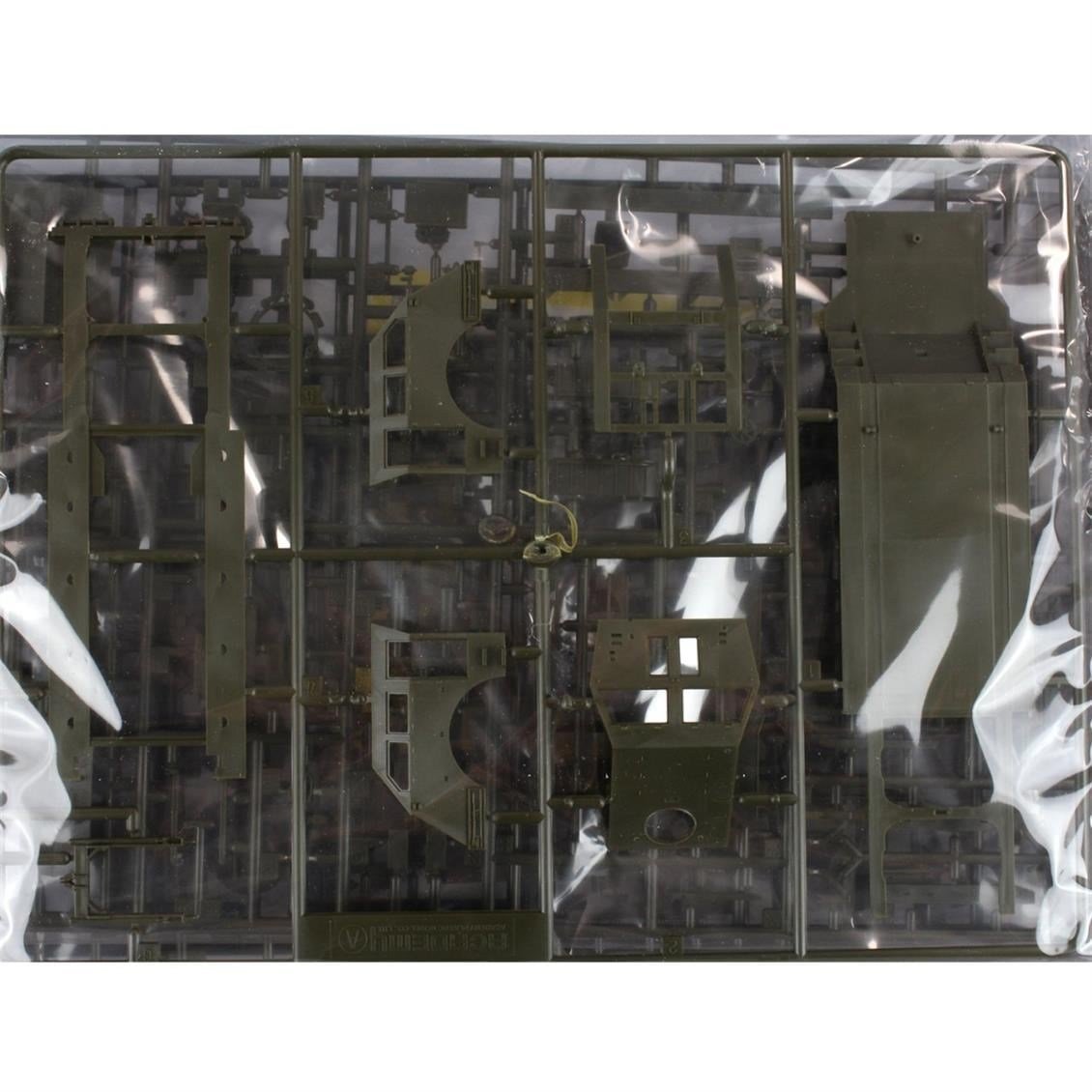 Academy 13409 1/72 Ölçek, Amerikan Tank Taşıyıcı (Dragon Wagon), Plastik Model Kiti