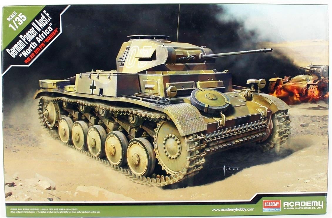 Academy 13535 1/35 Ölçek, German Panzer II Ausf.F (North Africa) Tankı, Plastik Model Kiti