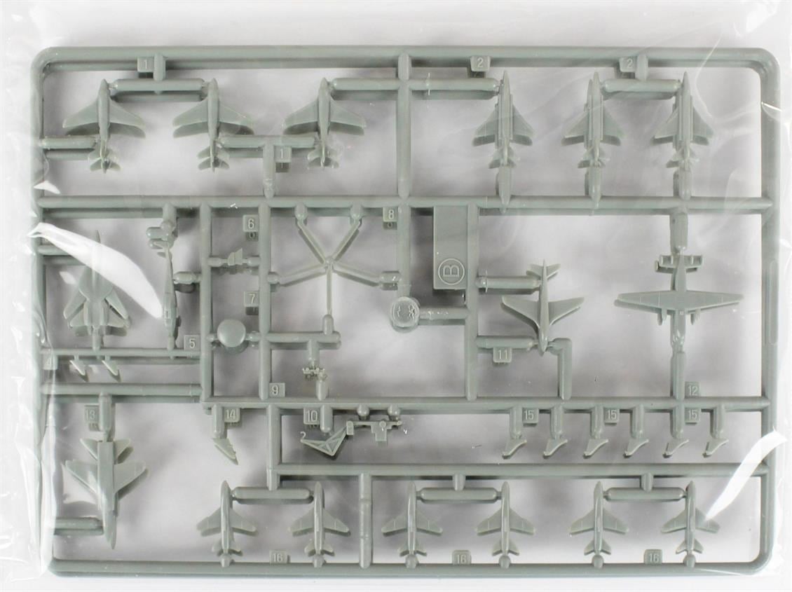 Academy 14210 1/800 Ölçek, U.S.S. CV-63 Kitty Hawk Savaş Gemisi, Plastik Model Kiti