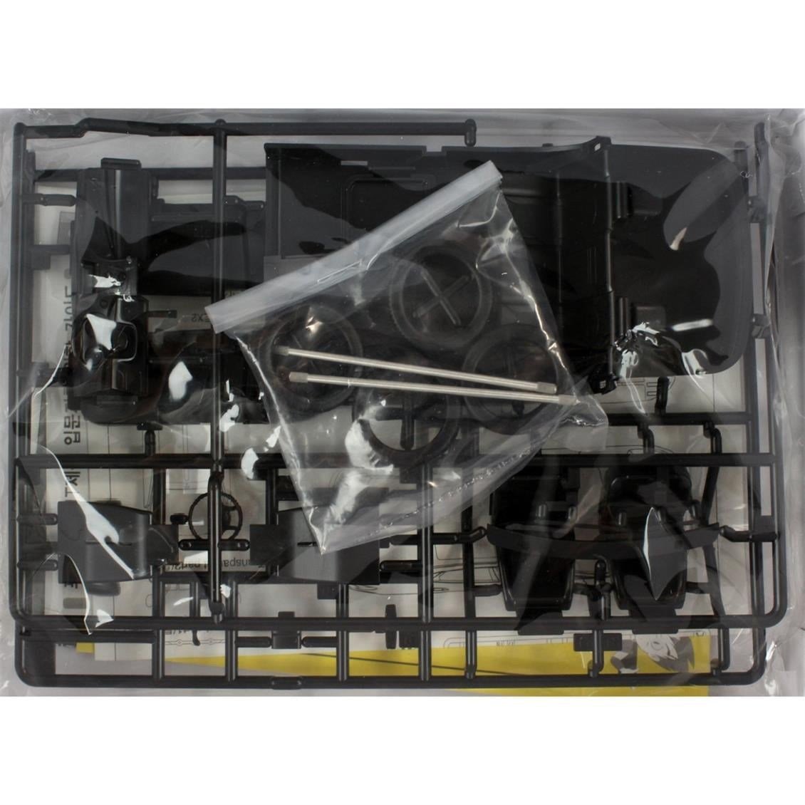 Academy 15121 1/24 Ölçek, Hyundai Grandeur HG Azera Binek Aracı, Plastik Model Kiti