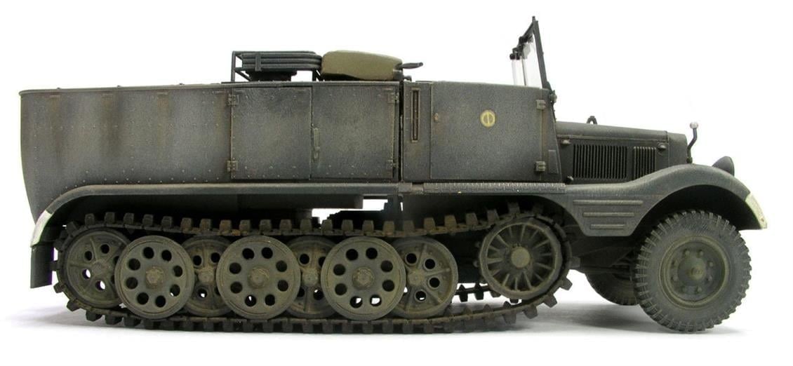 AFV Club AF35040 1/35 Ölçek, Sdkfz11 3 Ton Yarı Paletli Kamyon, Plastik Model kiti