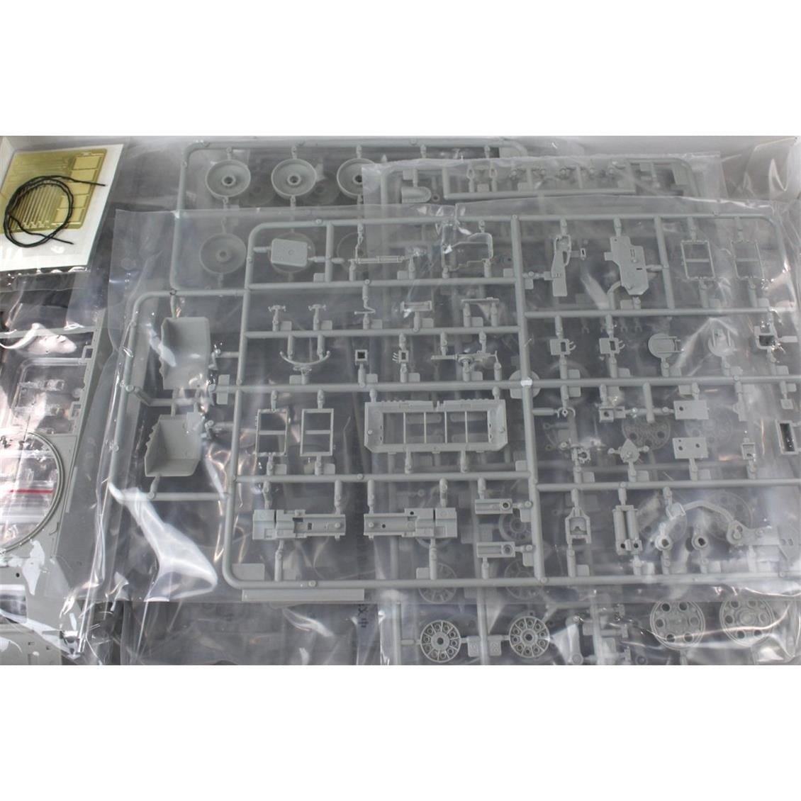 AFV Club AF35145 1/35 Ölçek, T34/85 Model 174 Factory, Komple İç Detaylı Tank, Plastik Model kiti