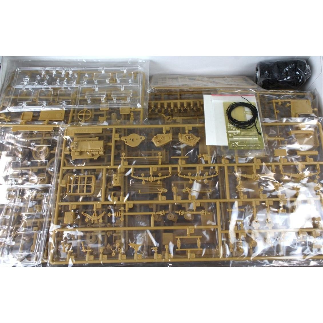 AFV Club AF35236 1/35 Ölçek, AEC Askeri Kamyon, Plastik Model kiti