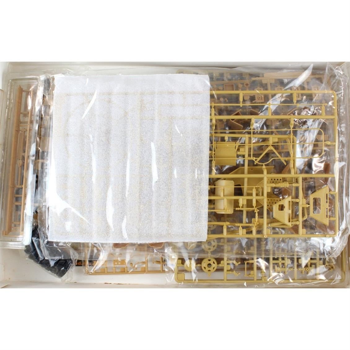 AFV Club AF35263 1/35 Ölçek, Schwerer Panzerfunkwagen Sd.Kfz.263 8-Rad Tank, Plastik Model kiti