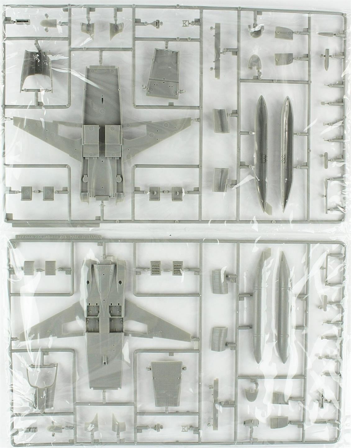 AFV Club AR48S11 1/48 Ölçek, Chung-Cheng F-5F & Tigergazer RF-5E (Limited Two models set) Savaş Uçakları Seti, Plastik Model ki