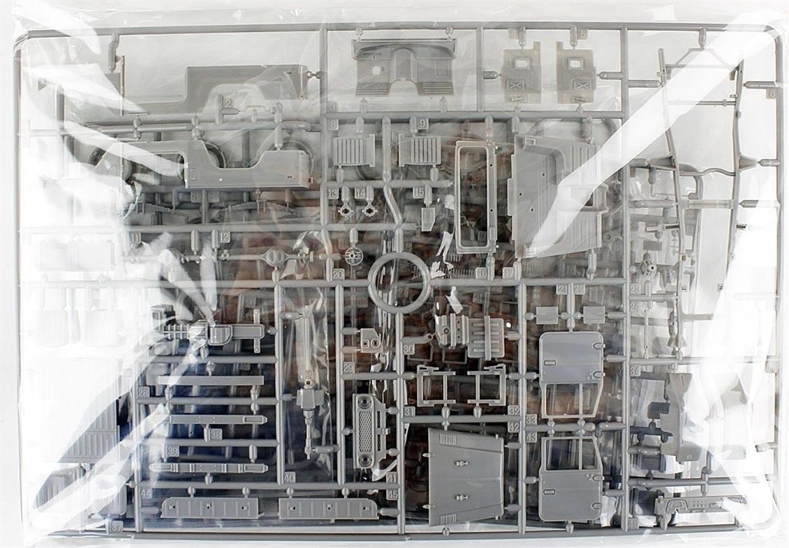 AK 35002 1/35 Ölçek, FJ43 Kamyonet (DShK Uçaksavarlı), Askeri Araç Plastik Model Kiti