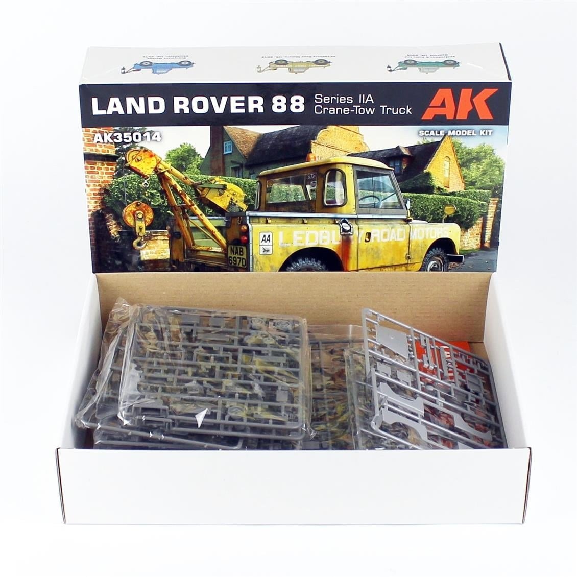 AK 35014 1/35 Ölçek, Land Rover 88 Series IIA (Vinçli Çekici), Askeri Araç Plastik Model Kiti