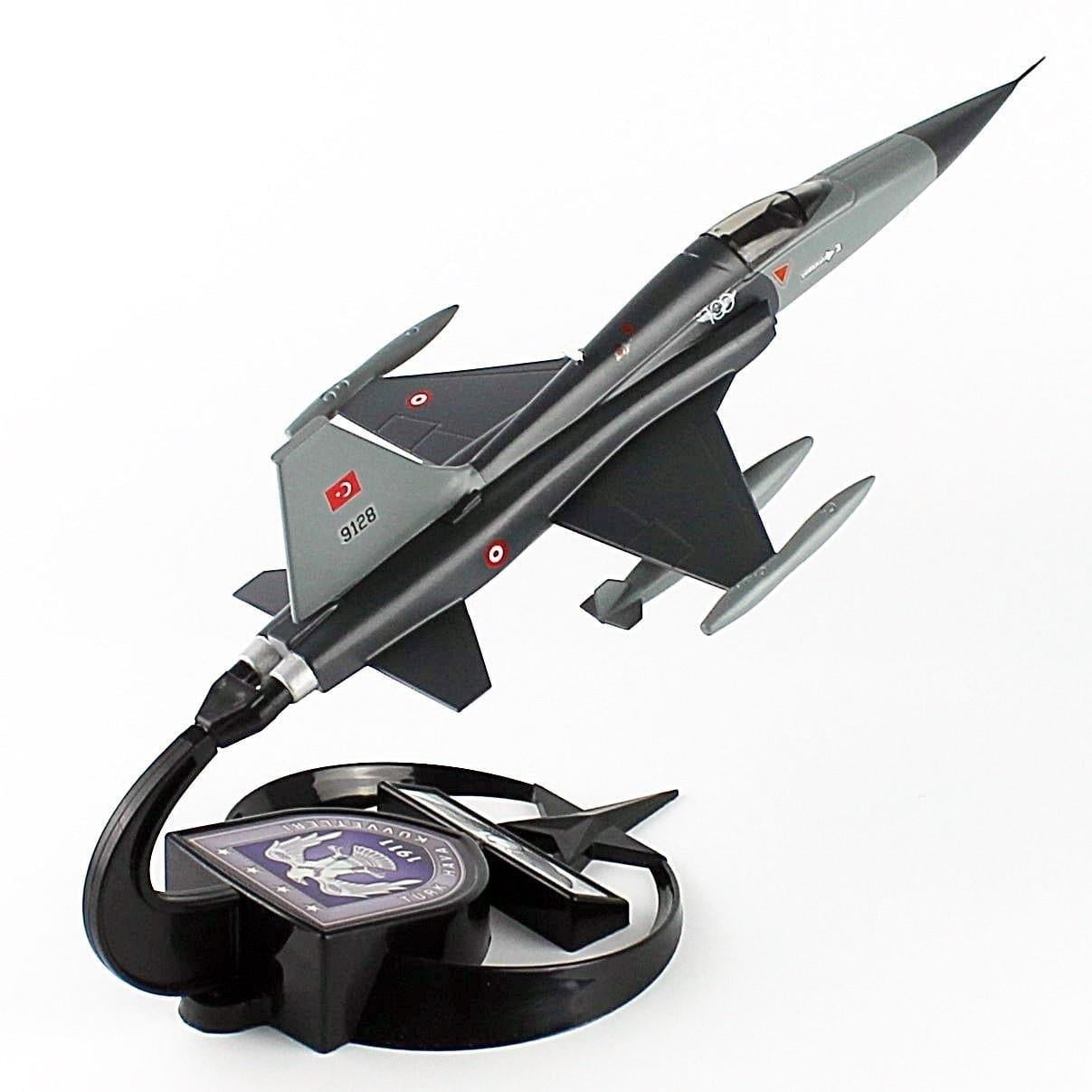 AkbaModel 1/48 F-5A Freedom Fighter Savaş/Eğitim Uçağı, Sergilemeye Hazır Standlı Model