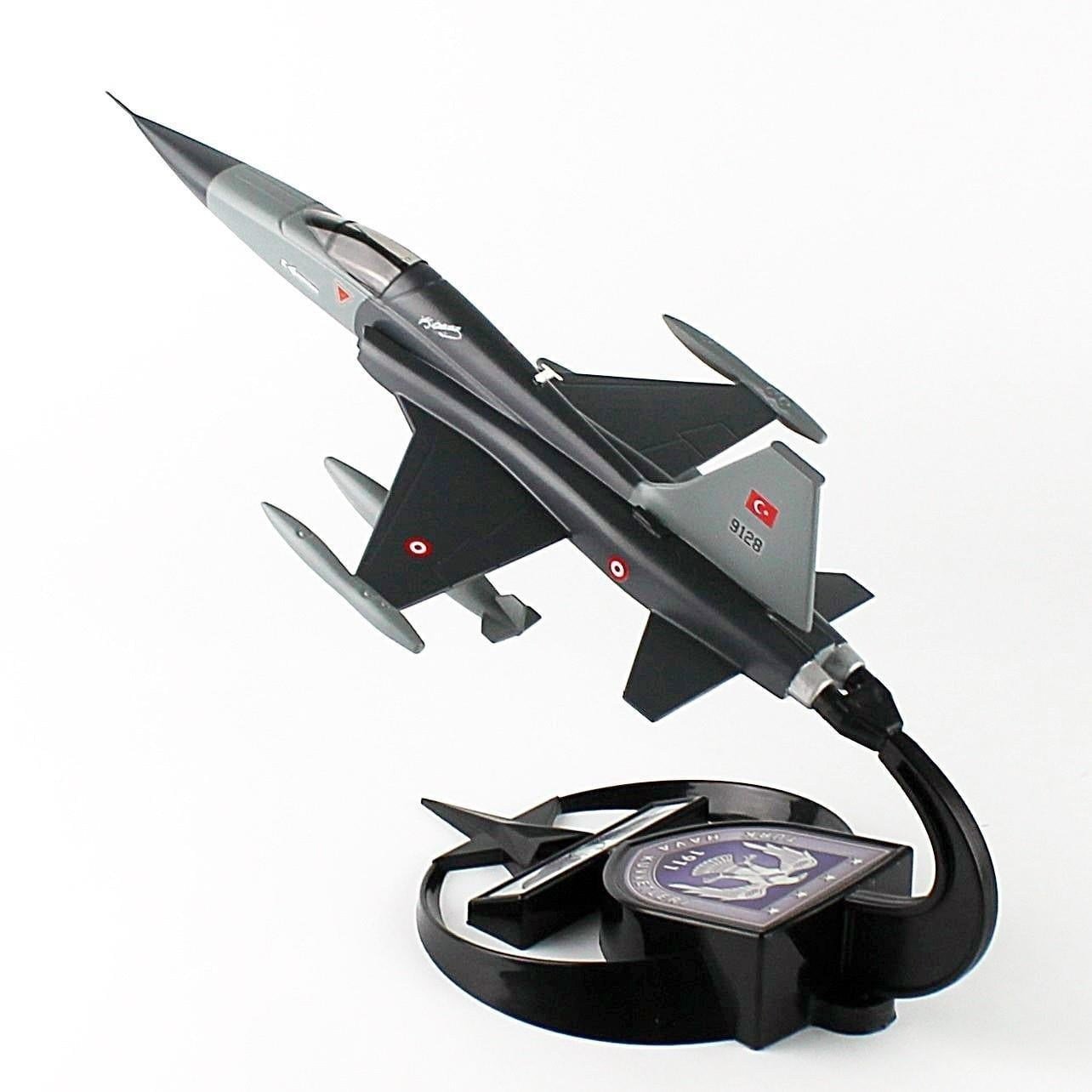 AkbaModel 1/48 F-5A Freedom Fighter Savaş/Eğitim Uçağı, Sergilemeye Hazır Standlı Model
