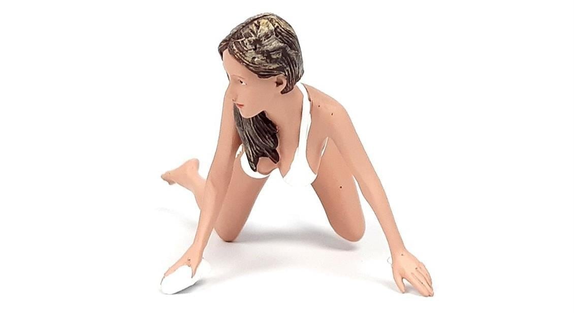 American Diorama AD76263 1/18 Ölçek, Araba Yıkayan Bikinili Kız (Jenny) Sergilemeye Hazır Plastik Figürü Sergilemeye Hazır Plas
