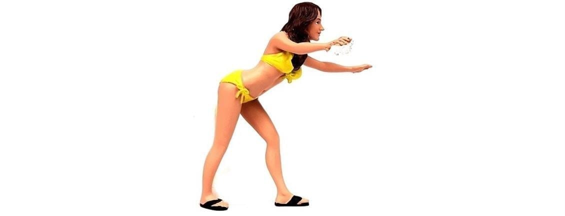 American Diorama AD76266 1/18 Ölçek, Araba Yıkayan Bikinili Kız (Stephanie) Sergilemeye Hazır Plastik Figürü