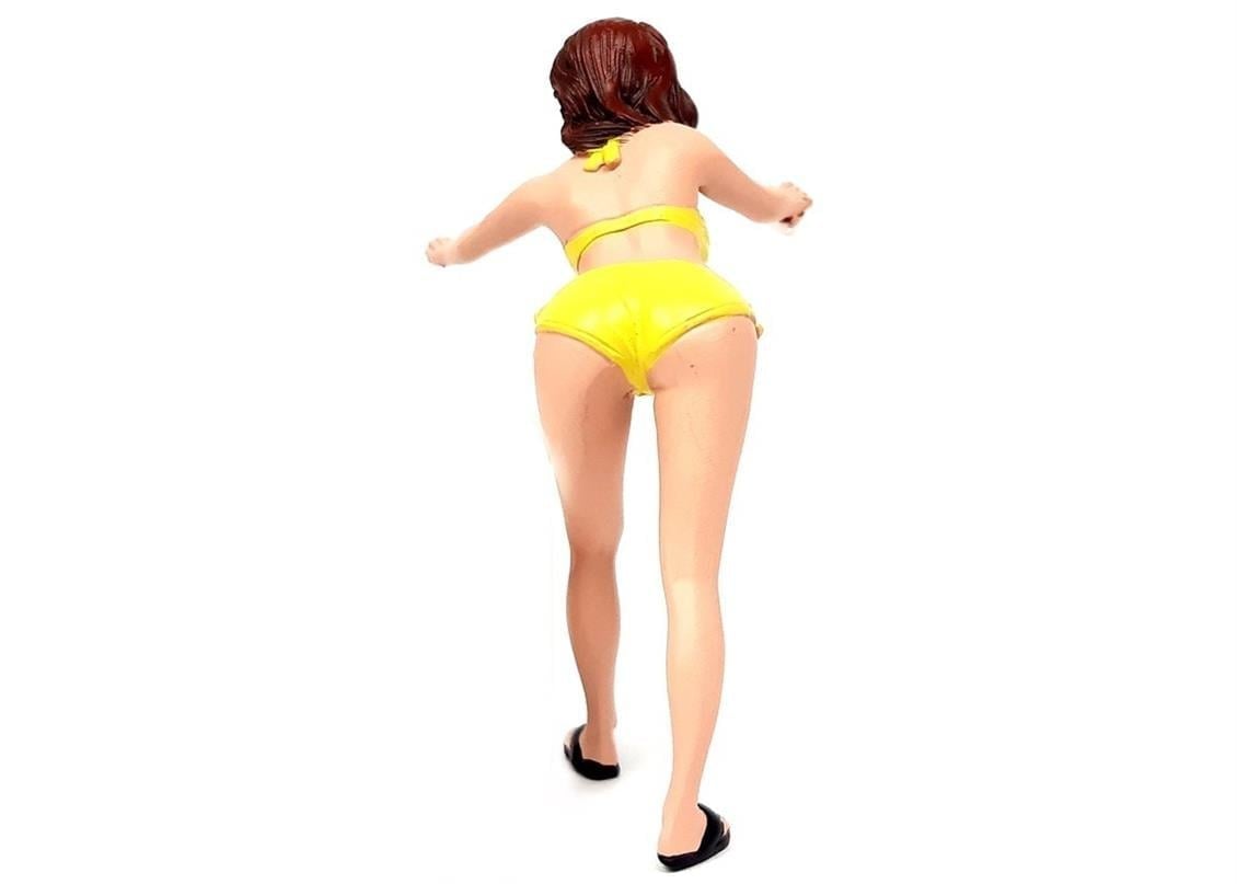 American Diorama AD76266 1/18 Ölçek, Araba Yıkayan Bikinili Kız (Stephanie) Sergilemeye Hazır Plastik Figürü
