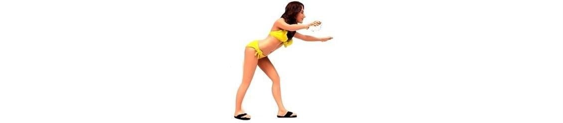 American Diorama AD76366 1/24 Ölçek, Araba Yıkayan Bikinili Kız (Stephanie) Sergilemeye Hazır Plastik Figürü