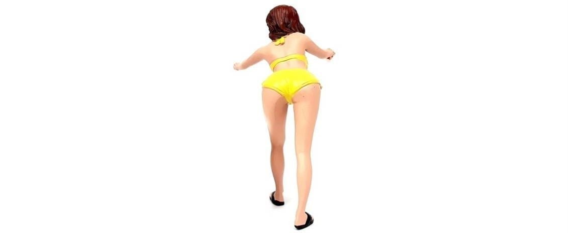 American Diorama AD76366 1/24 Ölçek, Araba Yıkayan Bikinili Kız (Stephanie) Sergilemeye Hazır Plastik Figürü