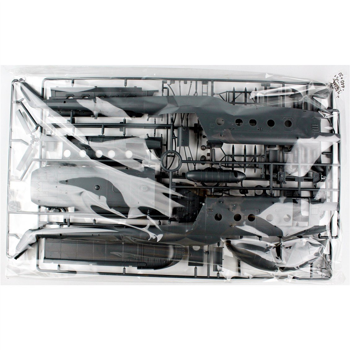 AMK 88010 1/48 Ölçek, Mi-17 Hip Early, Askeri Helikopter Plastik Model Kiti