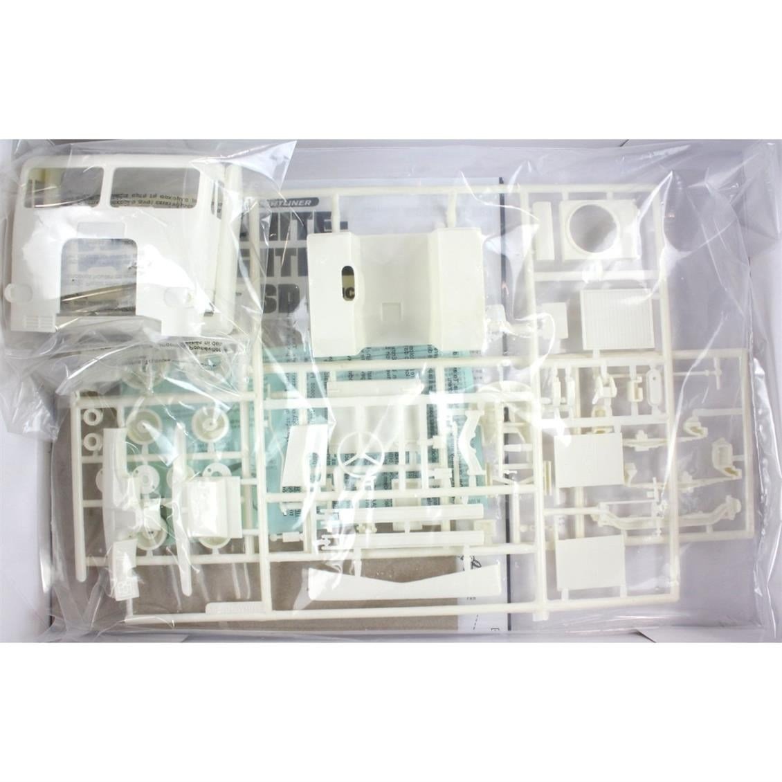 AMT 1004 1/25 Ölçek, White Freightliner Single Drive Tır Çekici, Plastik Model kiti