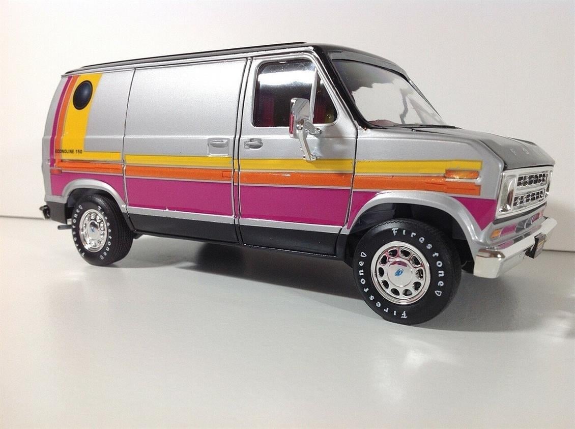 AMT 1108M 1/25 Ölçek, 1977 Ford Cruising Van, Plastik Kamyonet Maketi
