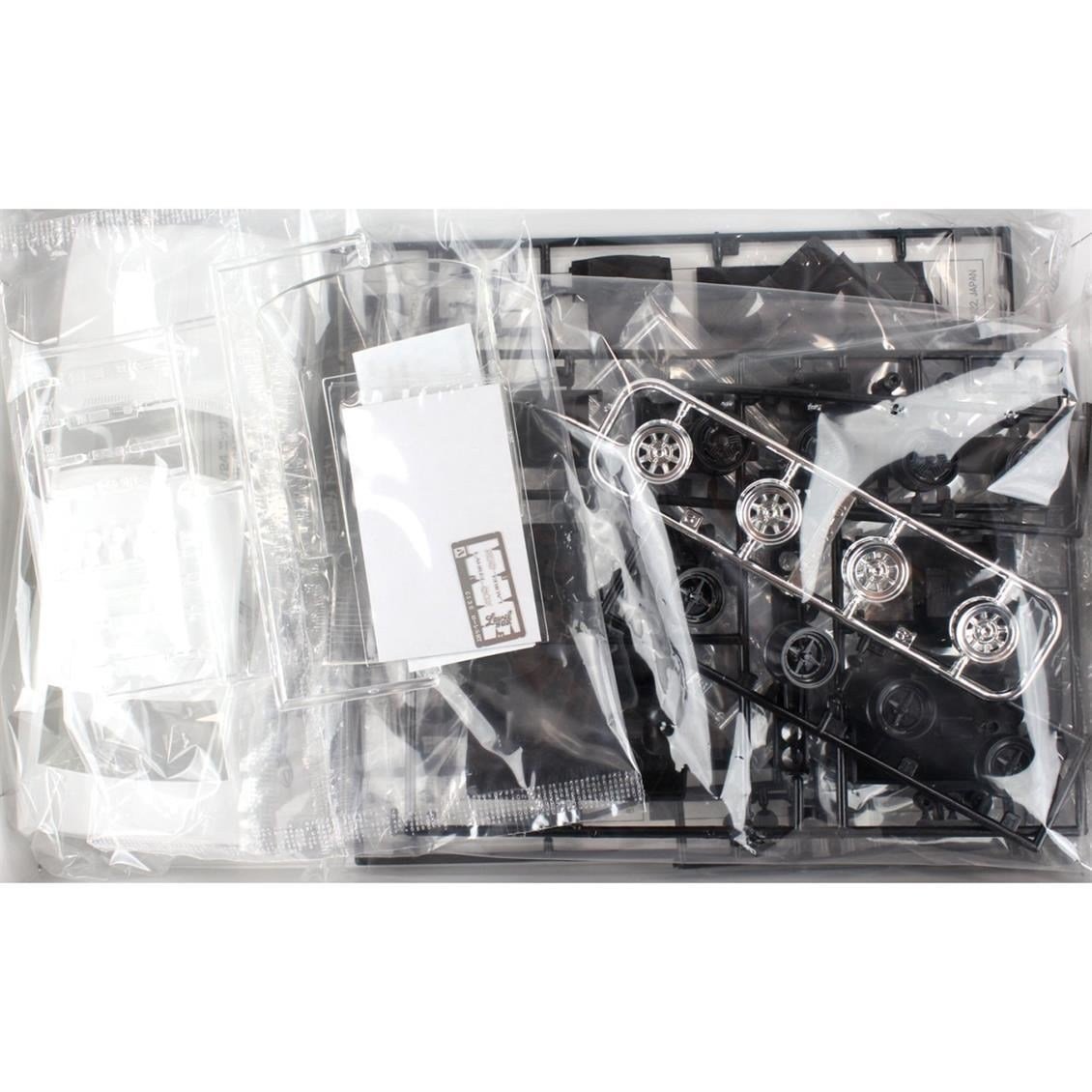 Aoshima 05211 1/24 Ölçek, Nissan Khc130 Laurel Ht 2000Sgx 75, Plastik Model kiti