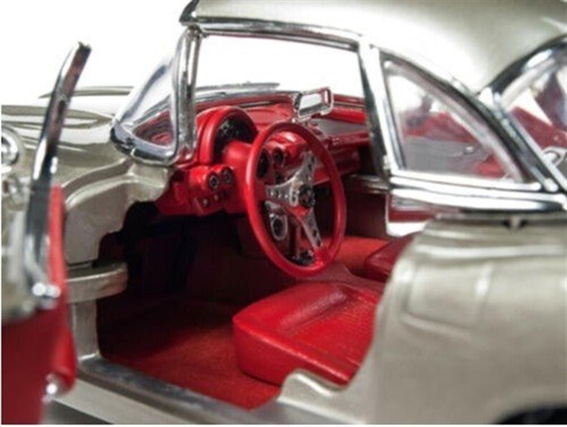 Autoworld 1151 1/18 Ölçek, 1961 Chevy Corvette, Gri-Gümüş, Sergilemeye Hazır Metal Araba Modeli