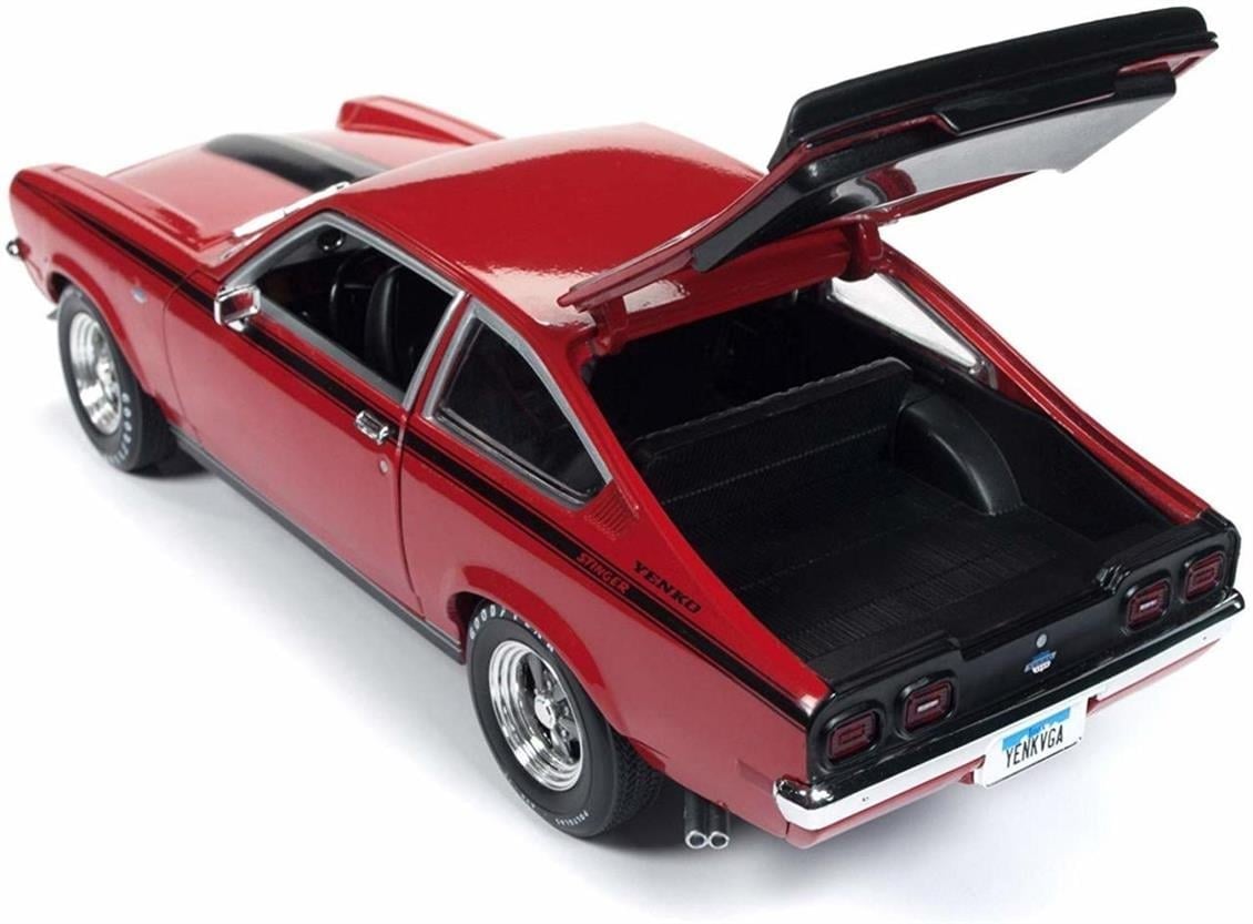 Autoworld 1156 1/18 Ölçek, 1972 Chevrolet Vega Yenko Stinger, Kırmızı, Sergilemeye Hazır Metal Araba Modeli