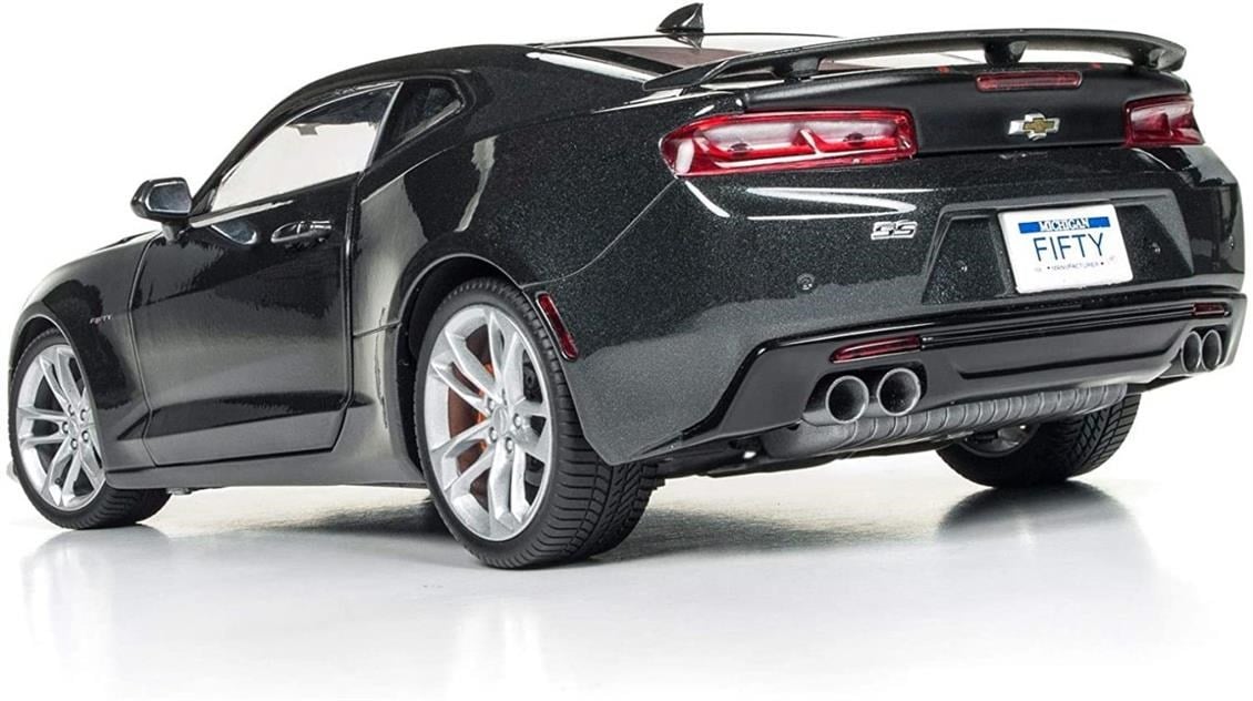 Autoworld 243 1/18 Ölçek, 2017 Chevrolet Camaro SS, 50.Yıl Özel, Gri Metalik, Sergilemeye Hazır Metal Araba Modeli