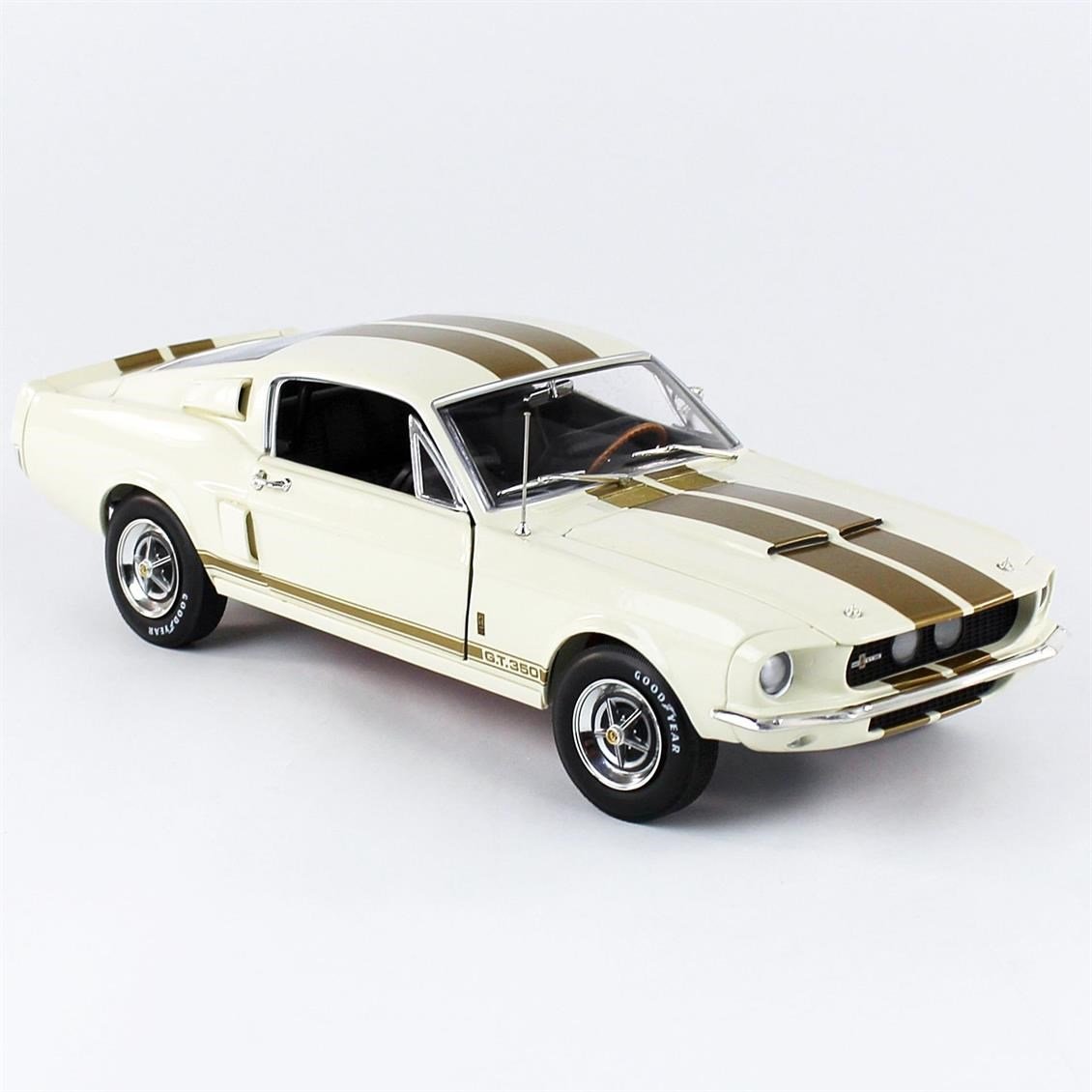 AutoWorld AMM1227 1/18 Ölçek, 1967 Shelby GT-350, Wimbledon White, Sergilemeye Hazır Metal Araba Modeli