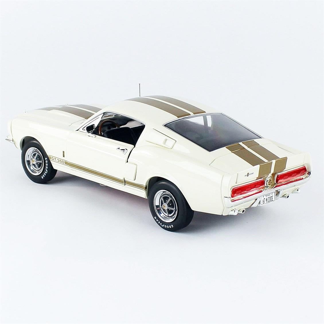 AutoWorld AMM1227 1/18 Ölçek, 1967 Shelby GT-350, Wimbledon White, Sergilemeye Hazır Metal Araba Modeli