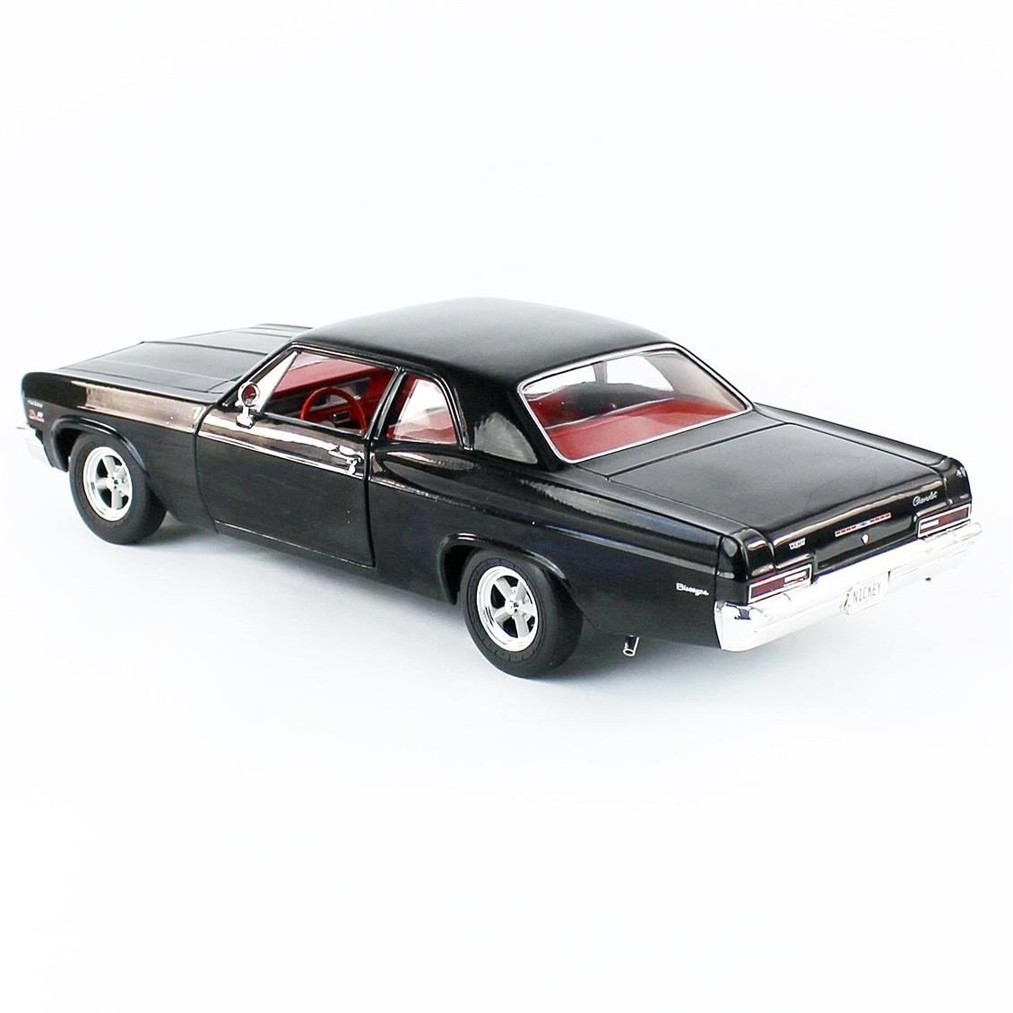 AutoWorld AMM1259 1/18 Ölçek, 1966 Chevy Biscayne Nickey, Black, Sergilemeye Hazır Metal Araba Modeli