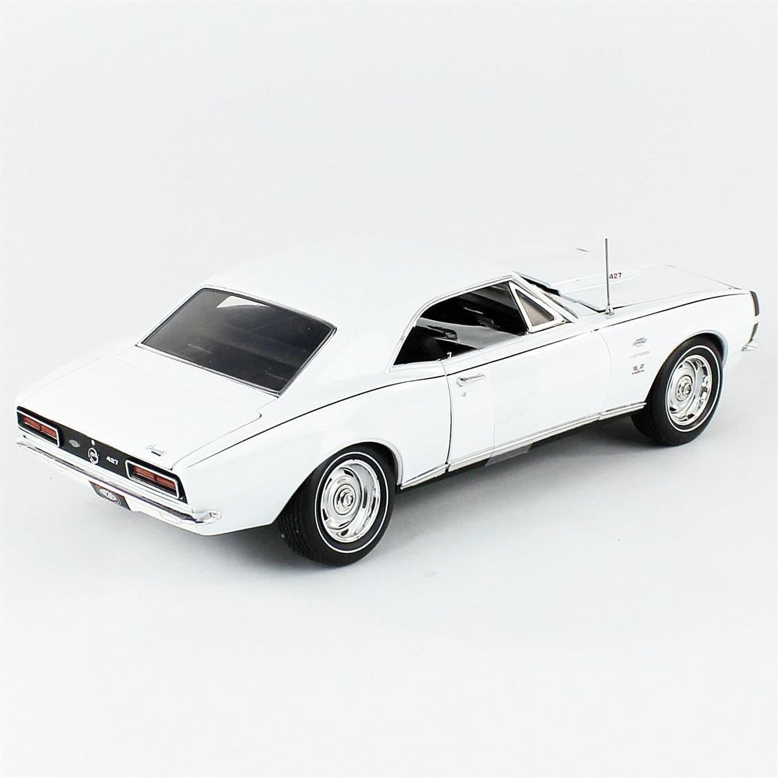 AutoWorld AMM1261 1/18 Ölçek, 1967 Chevy Camaro HT MCACN, White, Sergilemeye Hazır Metal Araba Modeli