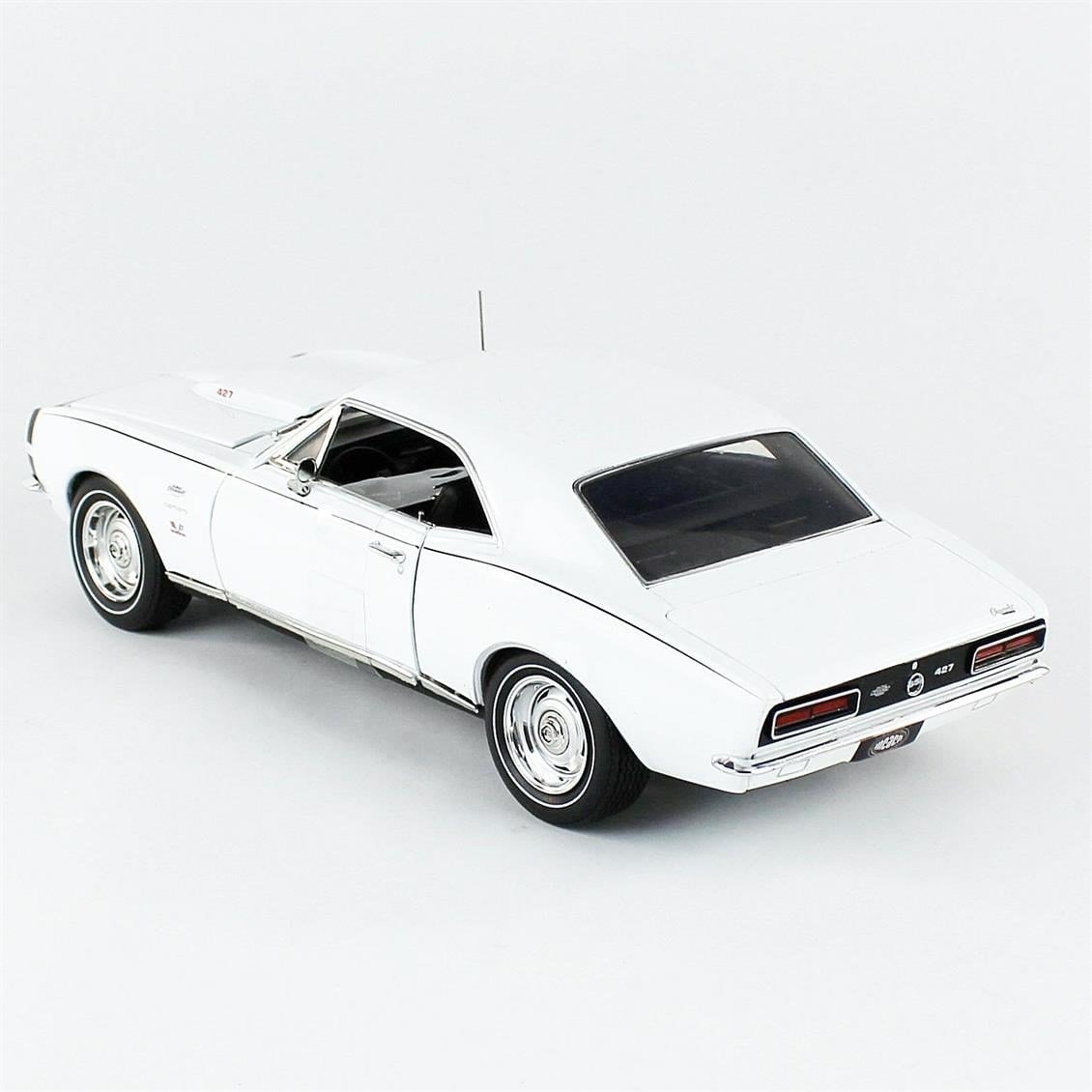 AutoWorld AMM1261 1/18 Ölçek, 1967 Chevy Camaro HT MCACN, White, Sergilemeye Hazır Metal Araba Modeli