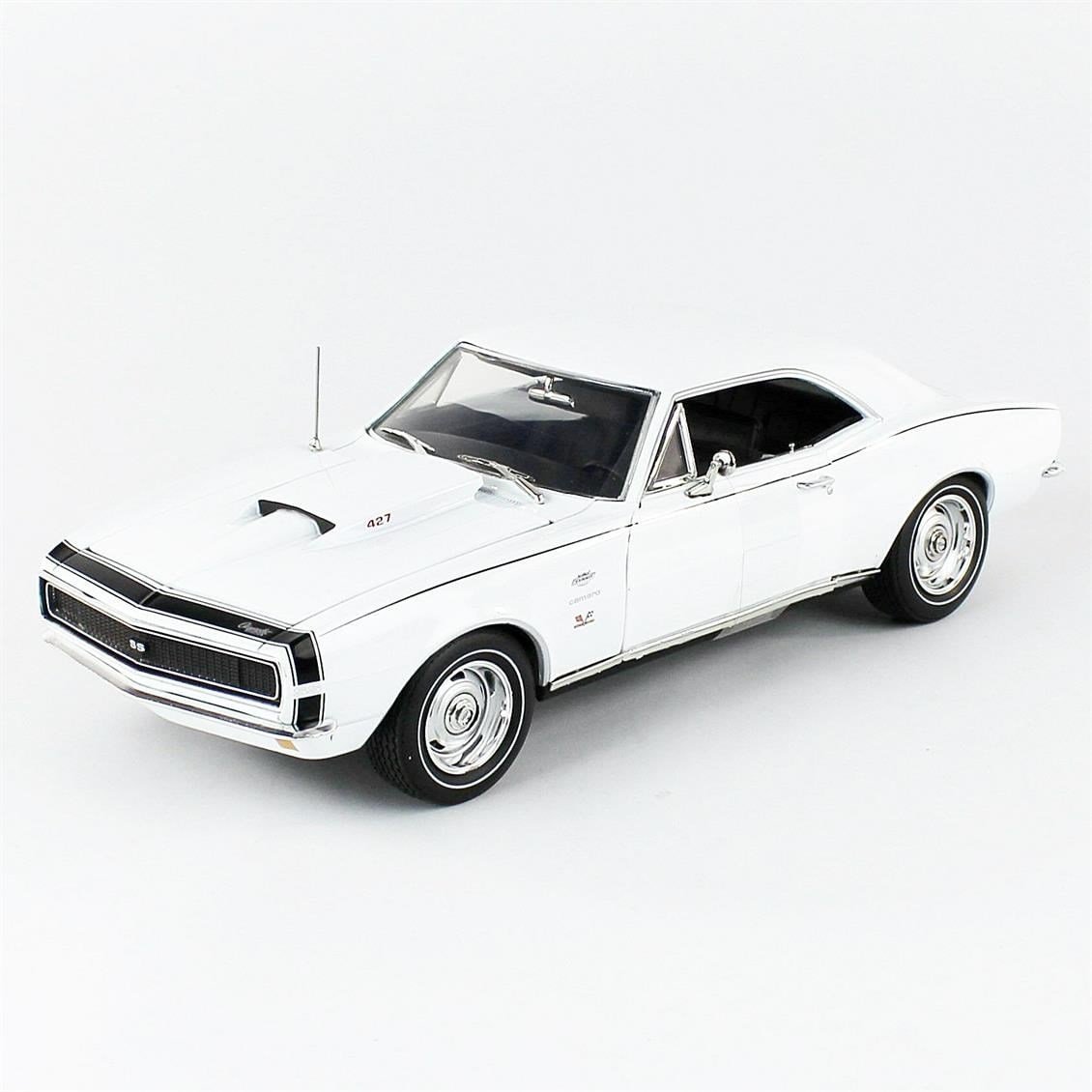 AutoWorld AMM1261 1/18 Ölçek, 1967 Chevy Camaro HT MCACN, White, Sergilemeye Hazır Metal Araba Modeli