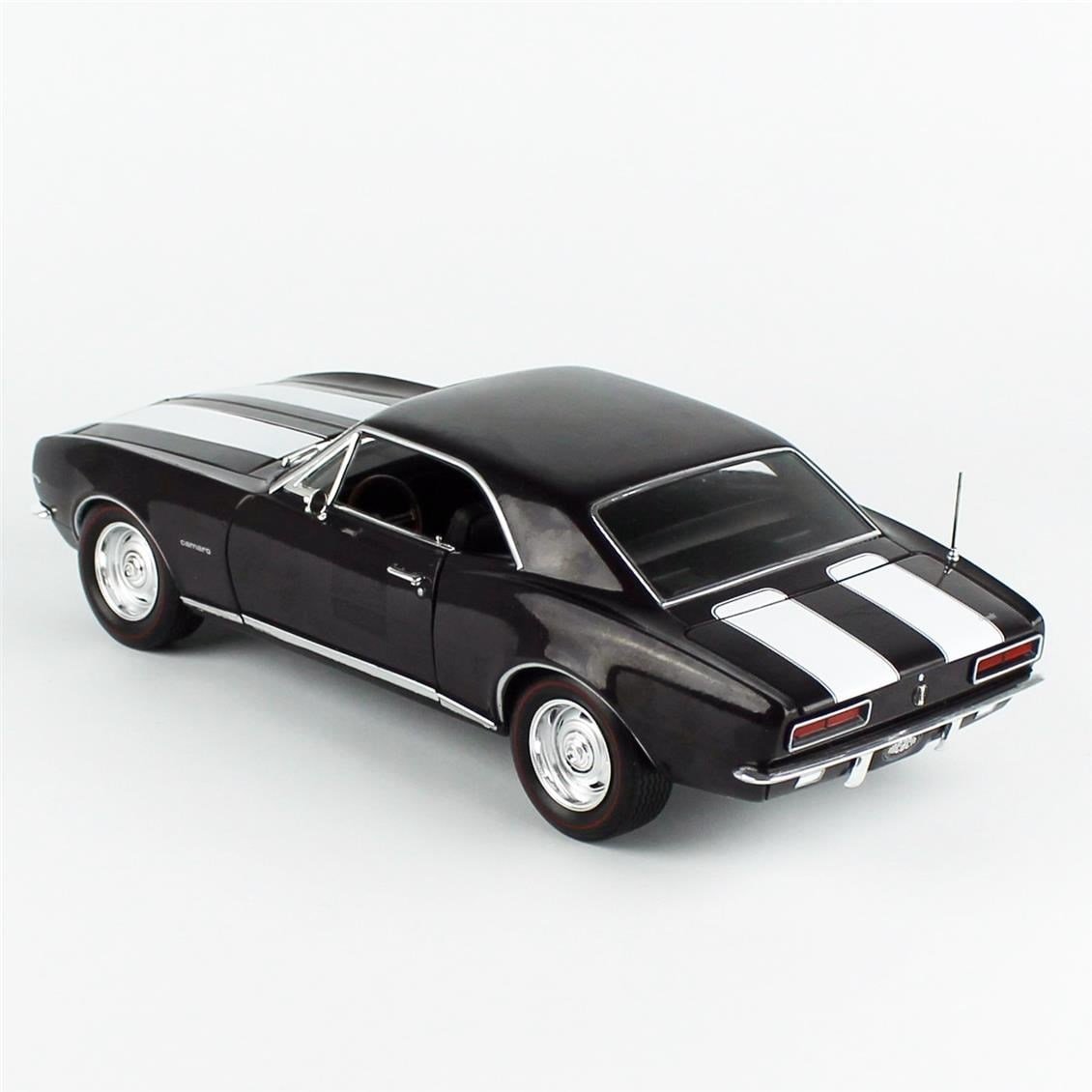 AutoWorld AMM1297 1/18 Ölçek, 1967 Chevrolet Camaro Z/28 RS (MCACN), Royal Plum, Sergilemeye Hazır Metal Araba Modeli