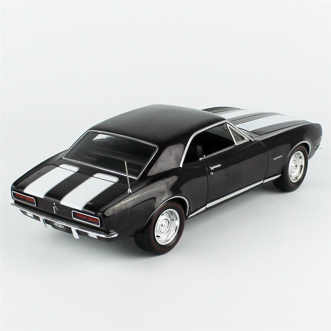 AutoWorld AMM1297 1/18 Ölçek, 1967 Chevrolet Camaro Z/28 RS (MCACN), Royal Plum, Sergilemeye Hazır Metal Araba Modeli