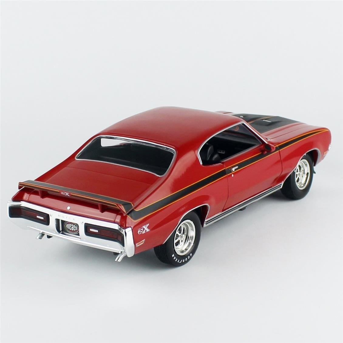 AutoWorld AMM1301 1/18 Ölçek, 1972 Buick GSX (Class of 1972 & MCACN), Fire Red, Sergilemeye Hazır Metal Araba Modeli