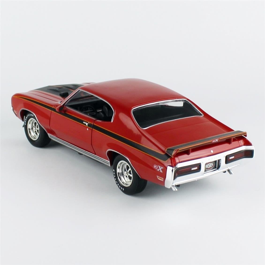 AutoWorld AMM1301 1/18 Ölçek, 1972 Buick GSX (Class of 1972 & MCACN), Fire Red, Sergilemeye Hazır Metal Araba Modeli