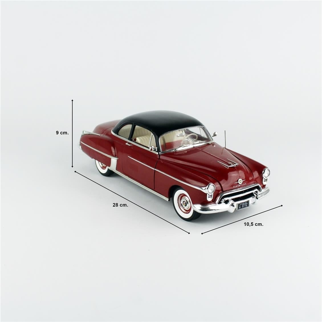 AutoWorld AMM1304 1/18 Ölçek, 1950 Oldsmobile 88 Holiday Coupe, Chariot Red, Sergilemeye Hazır Metal Araba Modeli