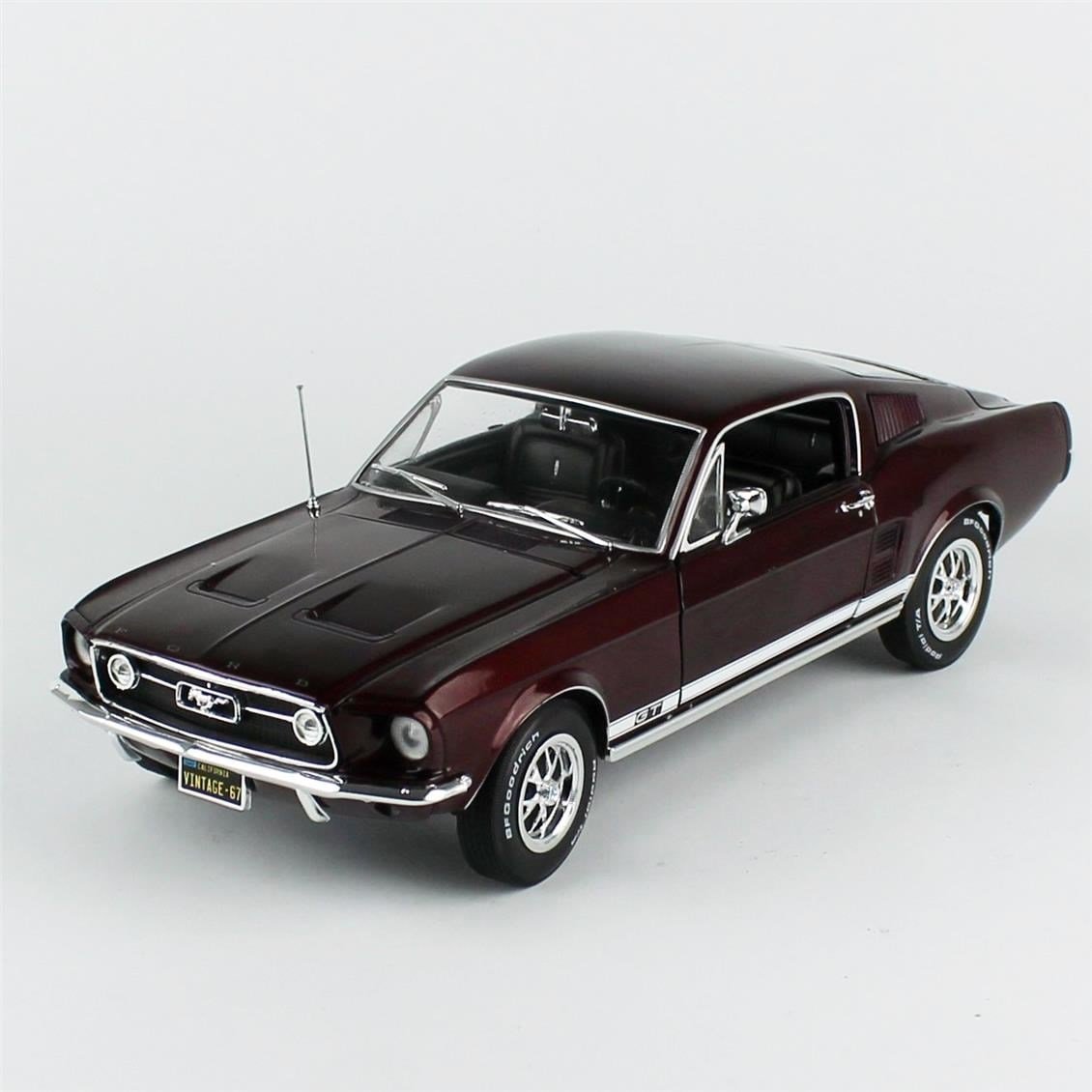 AutoWorld AMM1309 1/1/ Ölçek, 1967 Ford Mustang GT 2+2, Burgundy, Sergilemeye Hazır Metal Araba Modeli