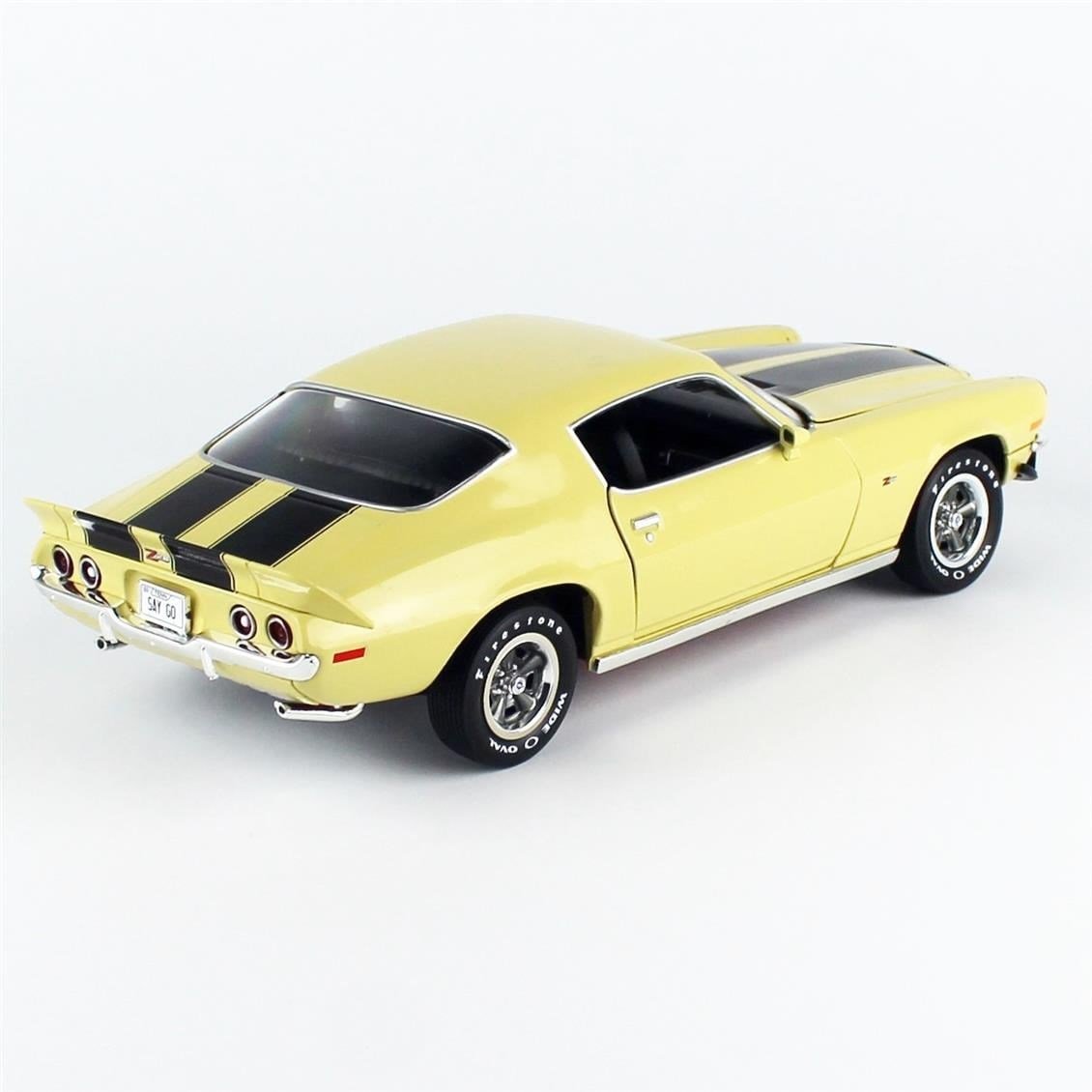 AutoWorld AMM1311 1/18 Ölçek, 1972 Chevrolet Camaro Z/28 RS, Cream Yellow, Sergilemeye Hazır Metal Araba Modeli