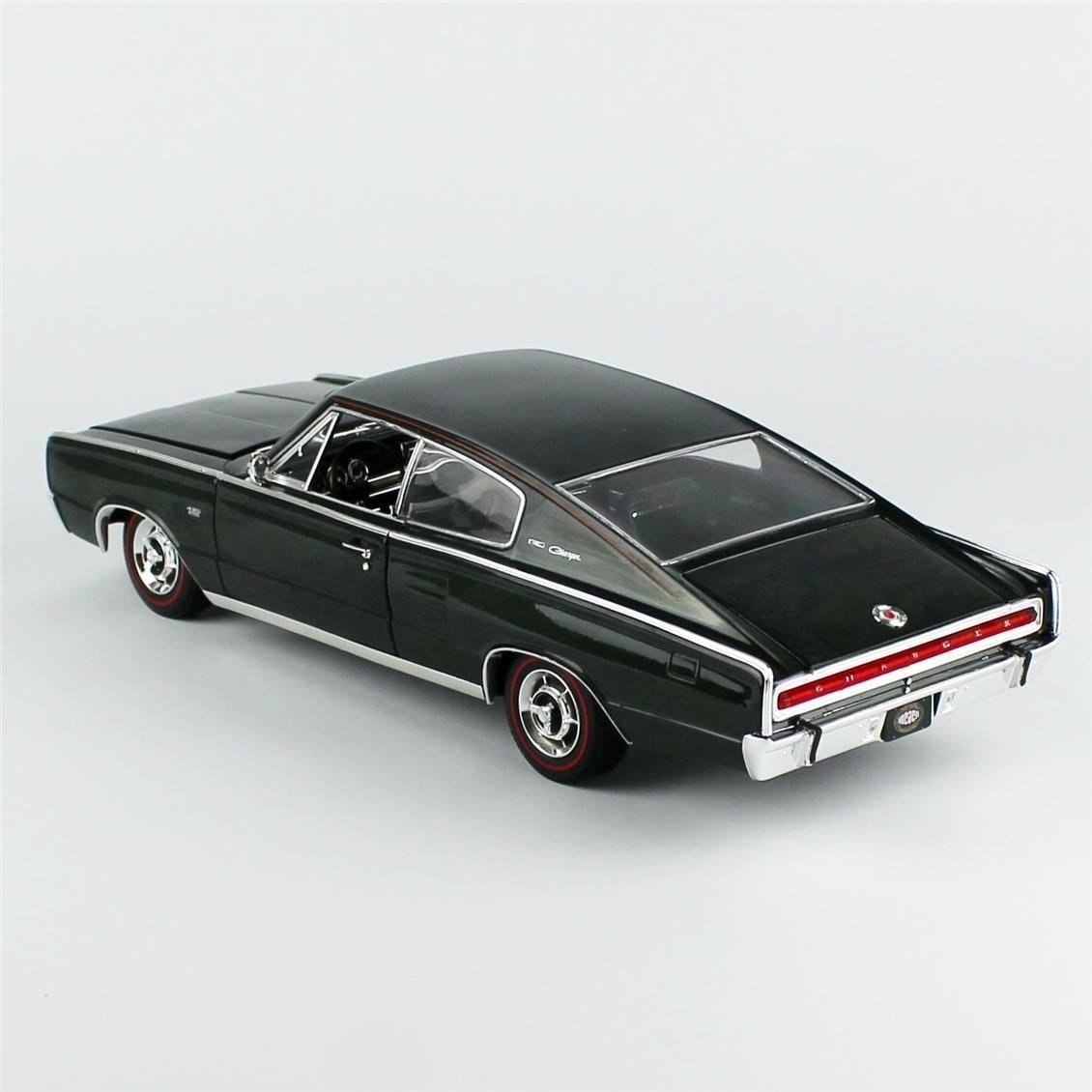 AutoWorld AMM1320 1/18 Ölçek, 1966 Dodge Charger Hardtop (MCACN), GG1 Dark Green, Sergilemeye Hazır Metal Araba Modeli