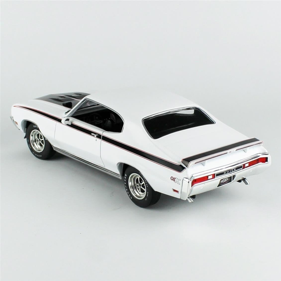 AutoWorld AMM1322 1/18 Ölçek, 1970 Buick Hardtop GSX (MCACN), Apollo White, Sergilemeye Hazır Metal Araba Modeli