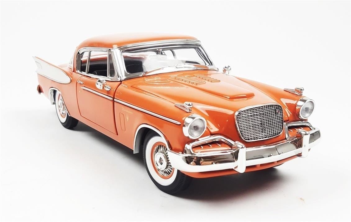 AutoWorld AW270 1/18 Ölçek, 1957 Studebaker Golden Hawk, Coppertone & White, Sergilemeye Hazır Metal Araba Modeli