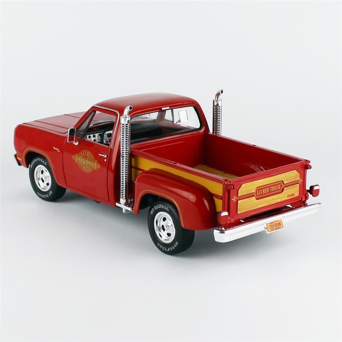 AutoWorld AW319 1/18 Ölçek, 1979 Dodge Ut-line Pickup, L'il Red Truck, Sergilemeye Hazır Metal Araba Modeli