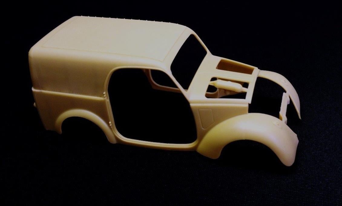Bronco CB35171 1/35 Ölçek, Italian Light Delivery Van w/Civilian, Plastik Model kiti