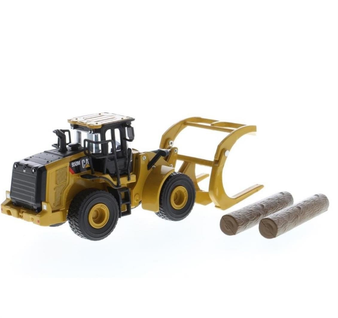 Diecast Masters 85635 1/64 Ölçek, Cat 950M Kütük Taşıma Çatallı Loder, Sergilemeye Hazır Metal İş Makinası Modeli